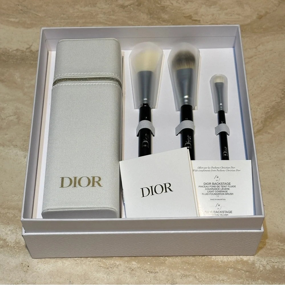 Dior Backstage 3pc Makeup Brush Set with White Case (Limited Edition) - Picture 4 of 10